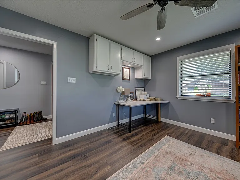 1600 Pecan St — Photo 16