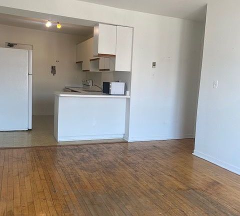 2nd image of 129 Danforth Ave #3