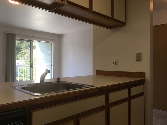 4th image of 12023 28th Ave NE APT 203