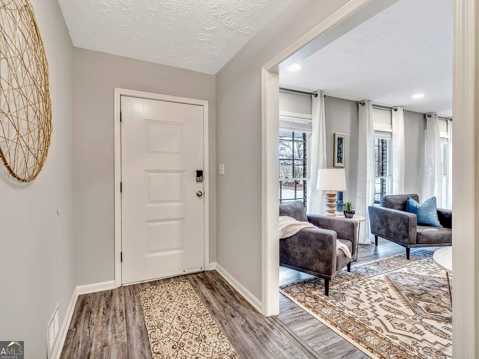 3 bed, 2.0 bath, 100 sqft, $5,400 — Photo 3