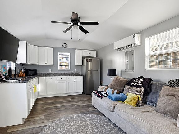 35th image of 377 Margot Dr