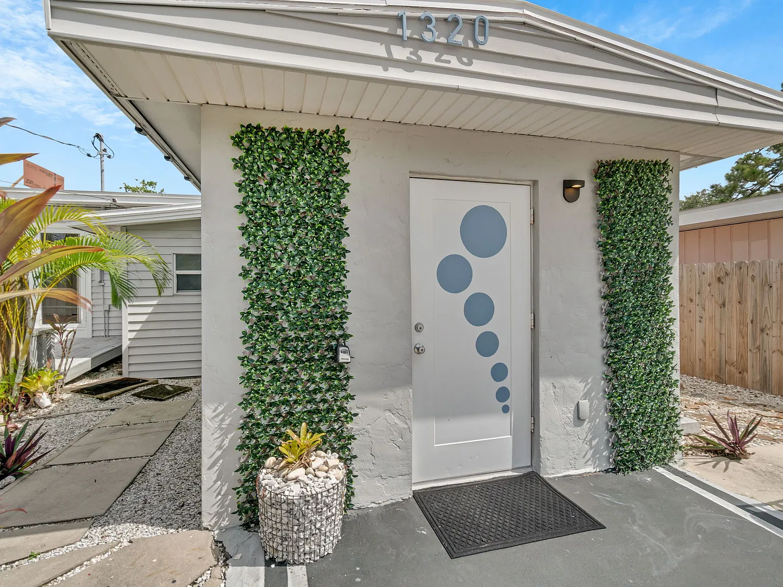 1 bed, 450 sqft, $2,100 — Photo 2