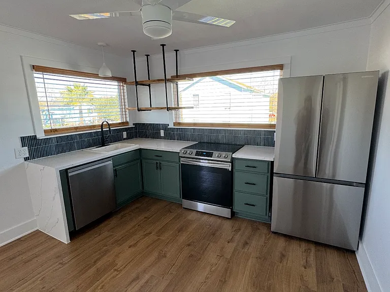 4913 Avenue O 1/2 #A — Photo 2