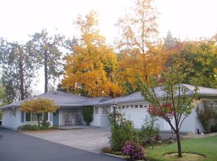 1104 SE Acacia Ln, Grants Pass, OR