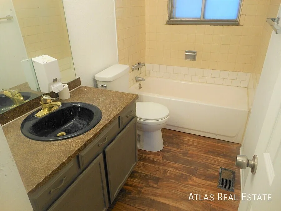 More Pictures Coming Soon Beautiful 4BR Home Near DIA with Large Yard and Bonus Living Areas — Photo 4