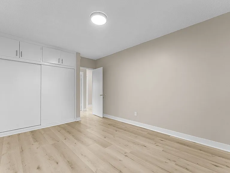 531 W Hyde Park Blvd #9 — Photo 10