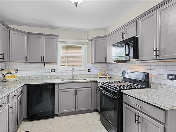 4th image of 1210 Camden Ln