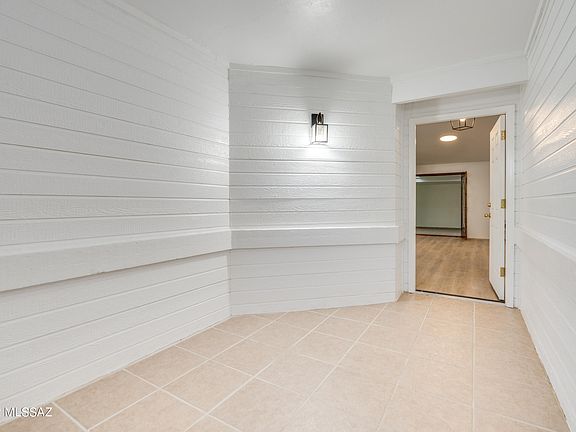 4th image of 2661 W Bensbrook Pl
