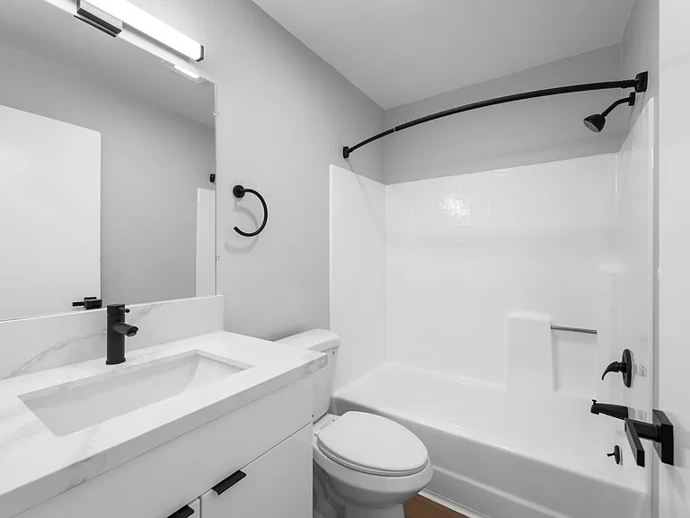 1400 Venice Blvd.- Modern Living in the Heart of Venice Renovated 2 Bedroom Units — Photo 11