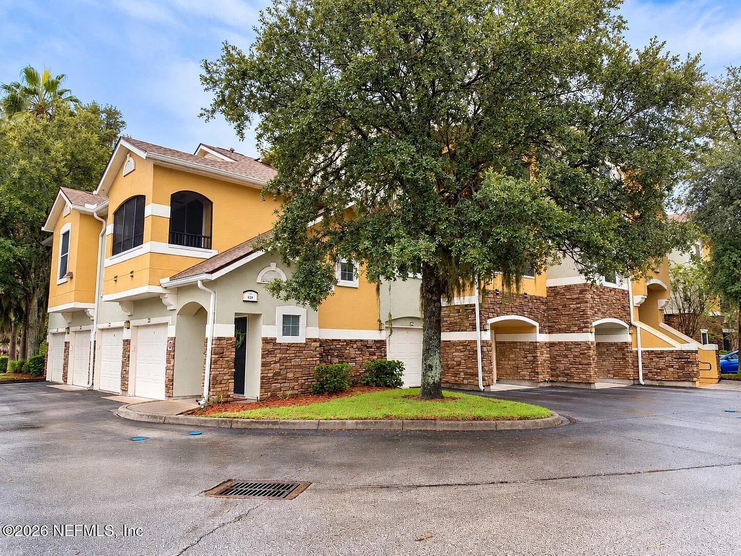 2 bed, 2.0 bath, 1050 sqft, $1,590 — Photo 4