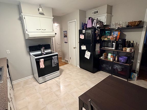3rd image of 6413 Larsen Ln