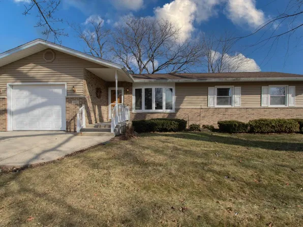 905 Sand STREET, Watertown, WI 53098