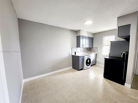 5th image of 191 SW 15th St #202