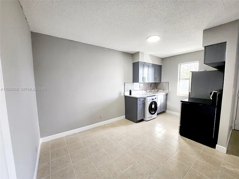 191 SW 15th St #202 — Photo 5