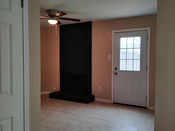 2nd image of 801 NW Summercrest Blvd APT A