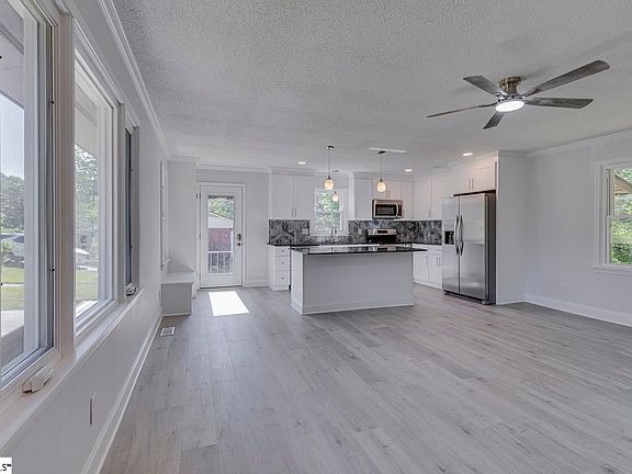 3rd image of 102 Wheat Dr