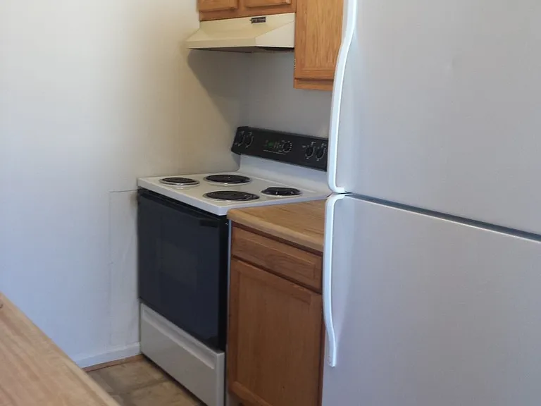 1017 Hannah St — Photo 3
