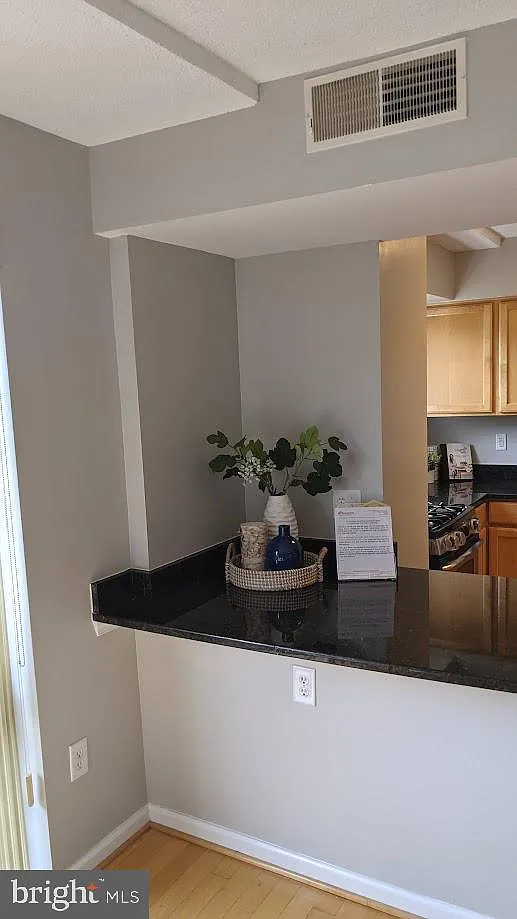 2 bed, 1103 sqft, $2,500 — Photo 2