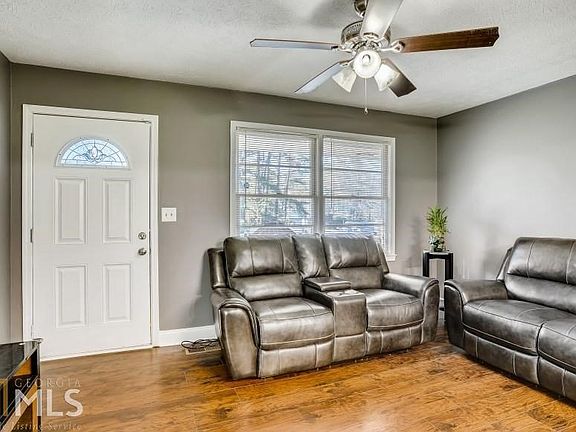 3rd image of 214 Briarwood Dr