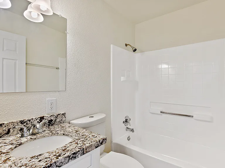 Palm Court Apartments — Photo 10