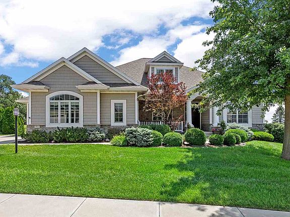2nd image of 713 Sherwood Dr