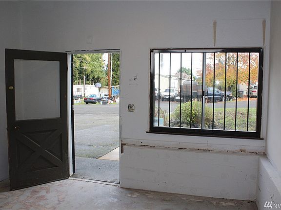 3rd image of 4231 Olympic Dr W