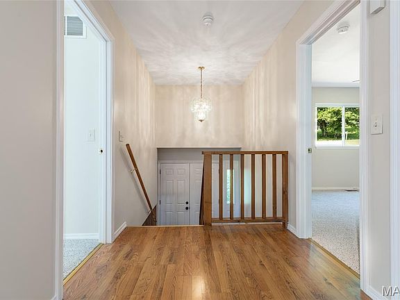 4th image of 1209 Woodcrest Ln