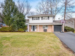 455 Wakefield Dr, Metuchen, NJ 08840