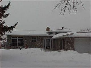 1st image of 77 Woodcrest Dr N