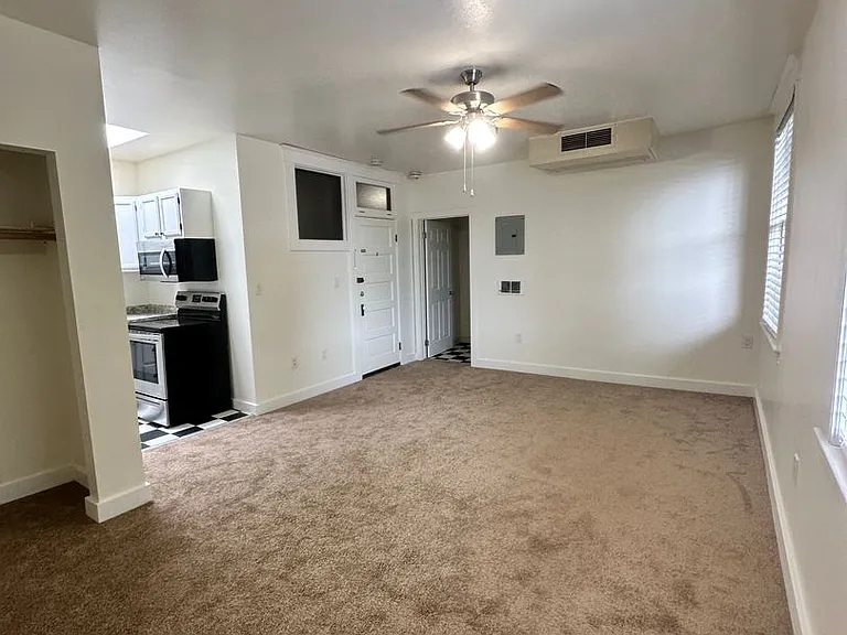 2017 N McClellan St #102 — Photo 4