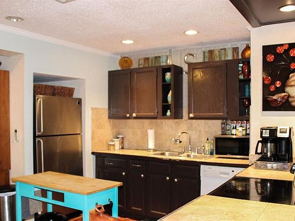 4th image of 5009 Stolls Ave