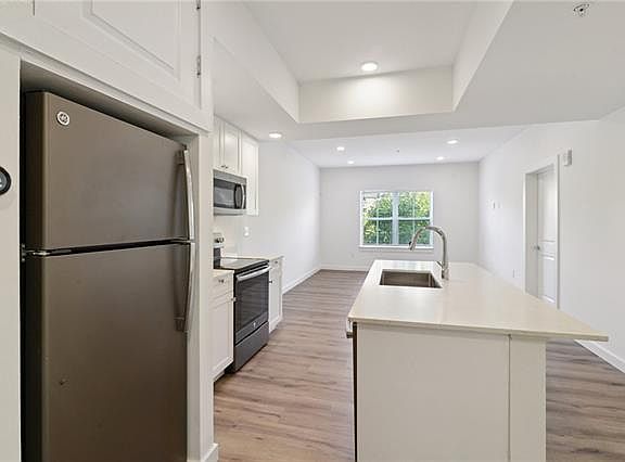 3rd image of 2100 Saint Thomas St APT 205