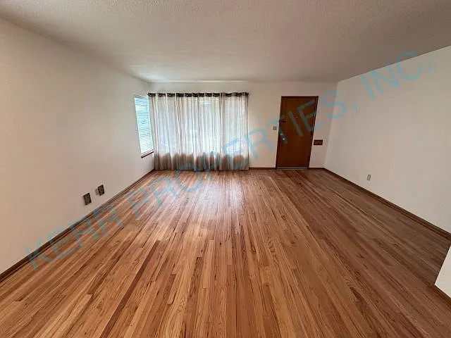 Charming 2-Bed Oasis with 1,111 Sq Ft of Comfort in Vibrant SE Portland! — Photo 3