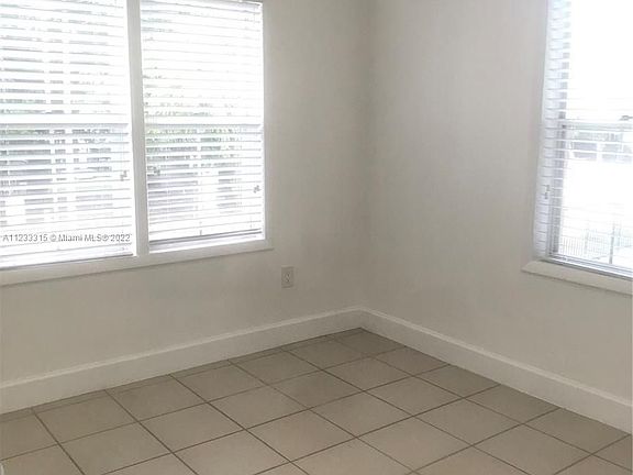 4th image of 3445 Franklin Ave #B