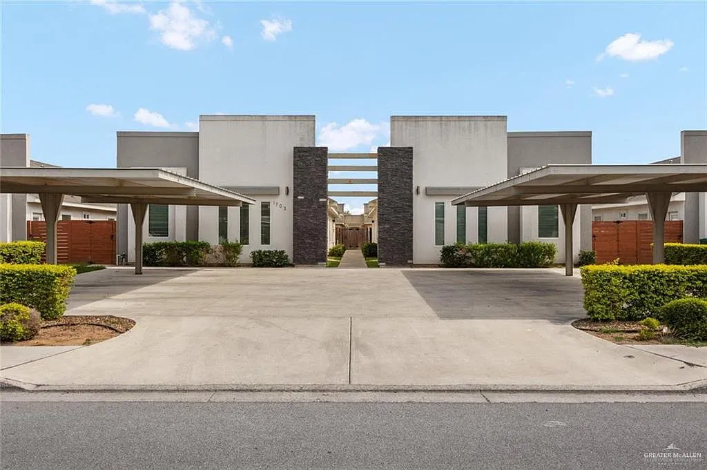 2 bed, 2.0 bath, 965 sqft, $1,200 — Photo 1