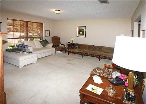 4th image of 1203 Redwood Ln