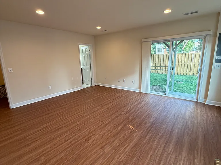 6257 Casdin Dr — Photo 7