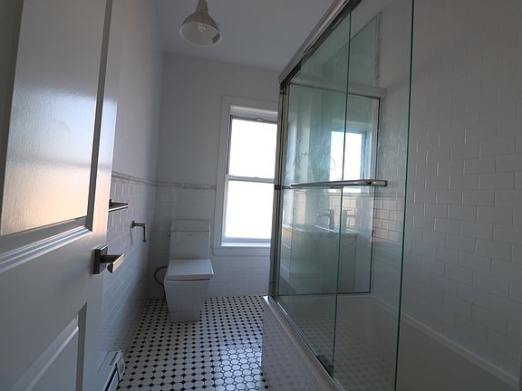 2nd image of 471 Macdonough St #17X