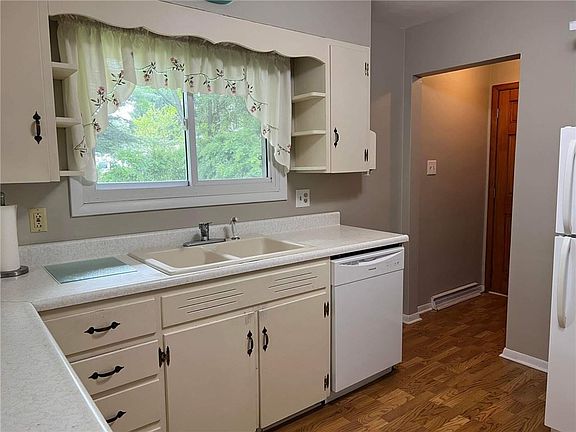 5th image of 30 Beechwood Ave