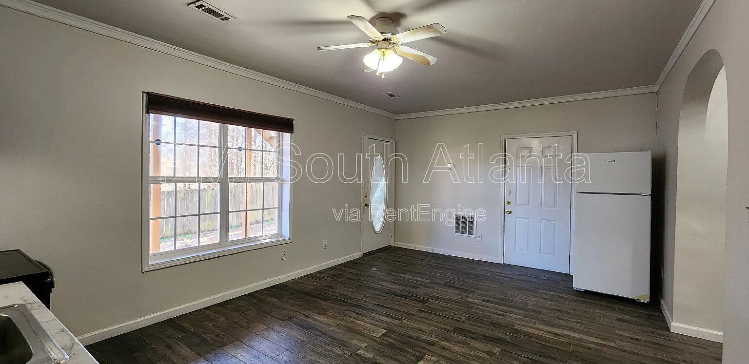 2 bed, 1.0 bath, $1,050 — Photo 3