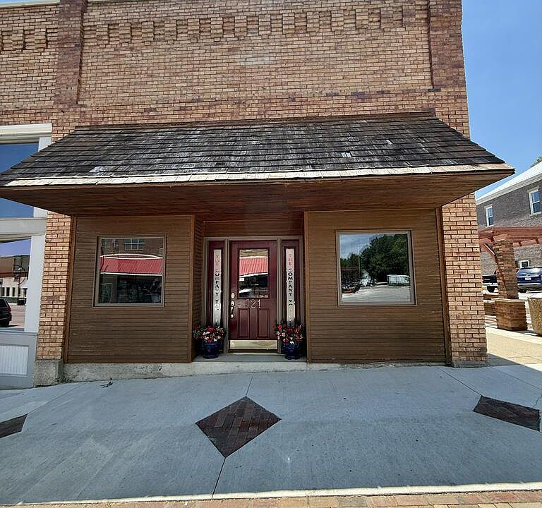 1st image of 521 W Main St