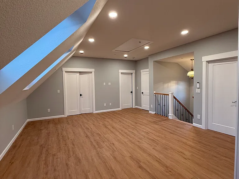 2367 NW Kearney St #7 — Photo 4
