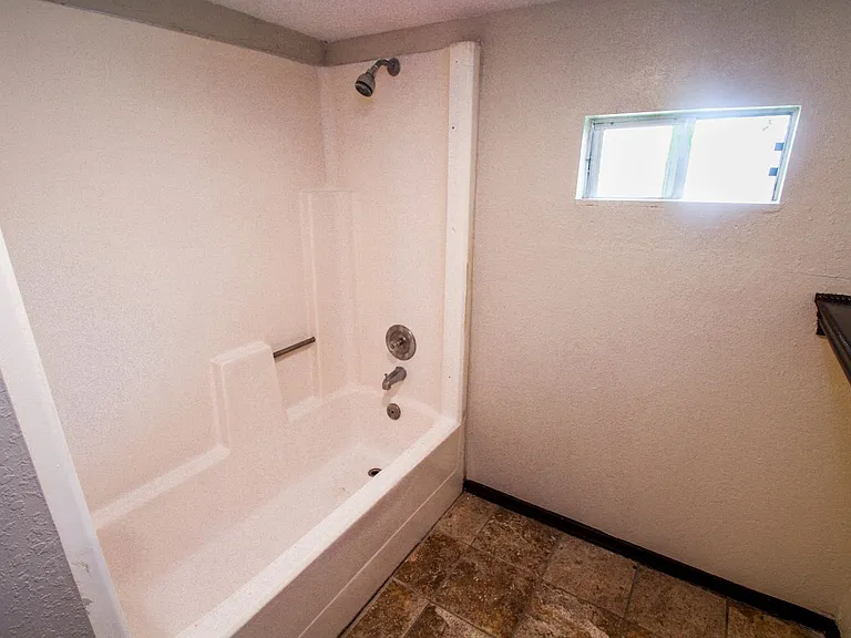 511 Jamaica Dr — Photo 18