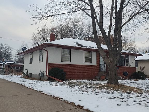 3rd image of 232 Poplar St W