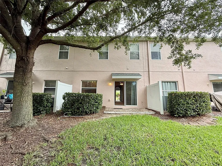 823 Pine Pointe Ln #1 — Photo 8