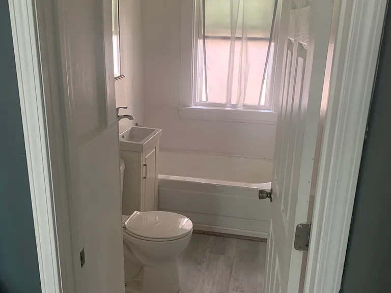 337 Newton Ave N #1 — Photo 4