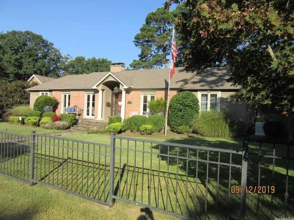 300 McMillen Trl, Little Rock, AR 72207