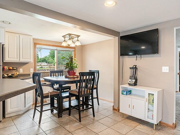 5th image of 608 S 2nd St