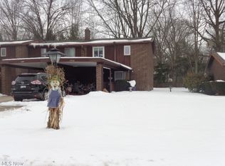 9552 Fernwood Dr, Olmsted Falls, OH 44138