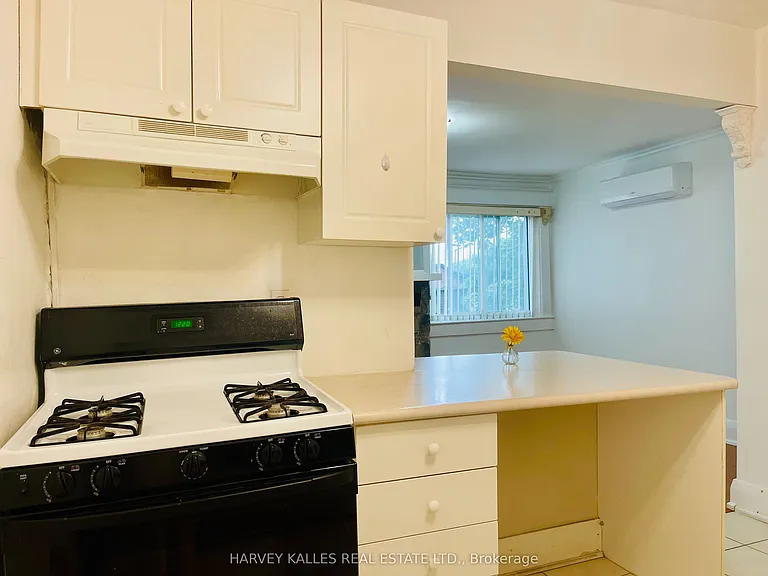 218 Heath St W #2 — Photo 9